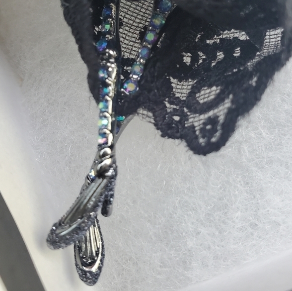 Betsey Johnson Corpse Bride Necklace - Picture 2 of 4